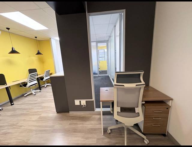 175M² OFFICE TO LET IN FOURWAYS